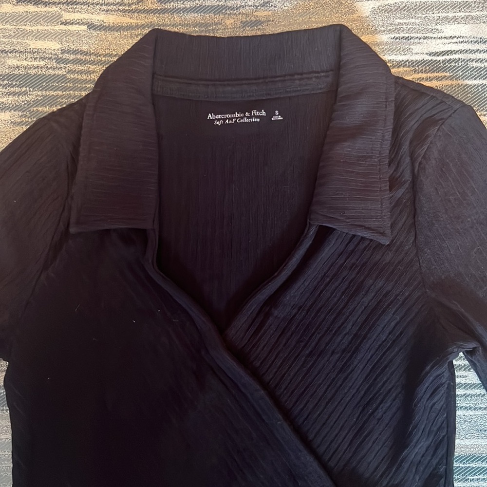NWOT Abercrombie Long Sleeved Ribbed Polo Wrap Top - Picture 3 of 4